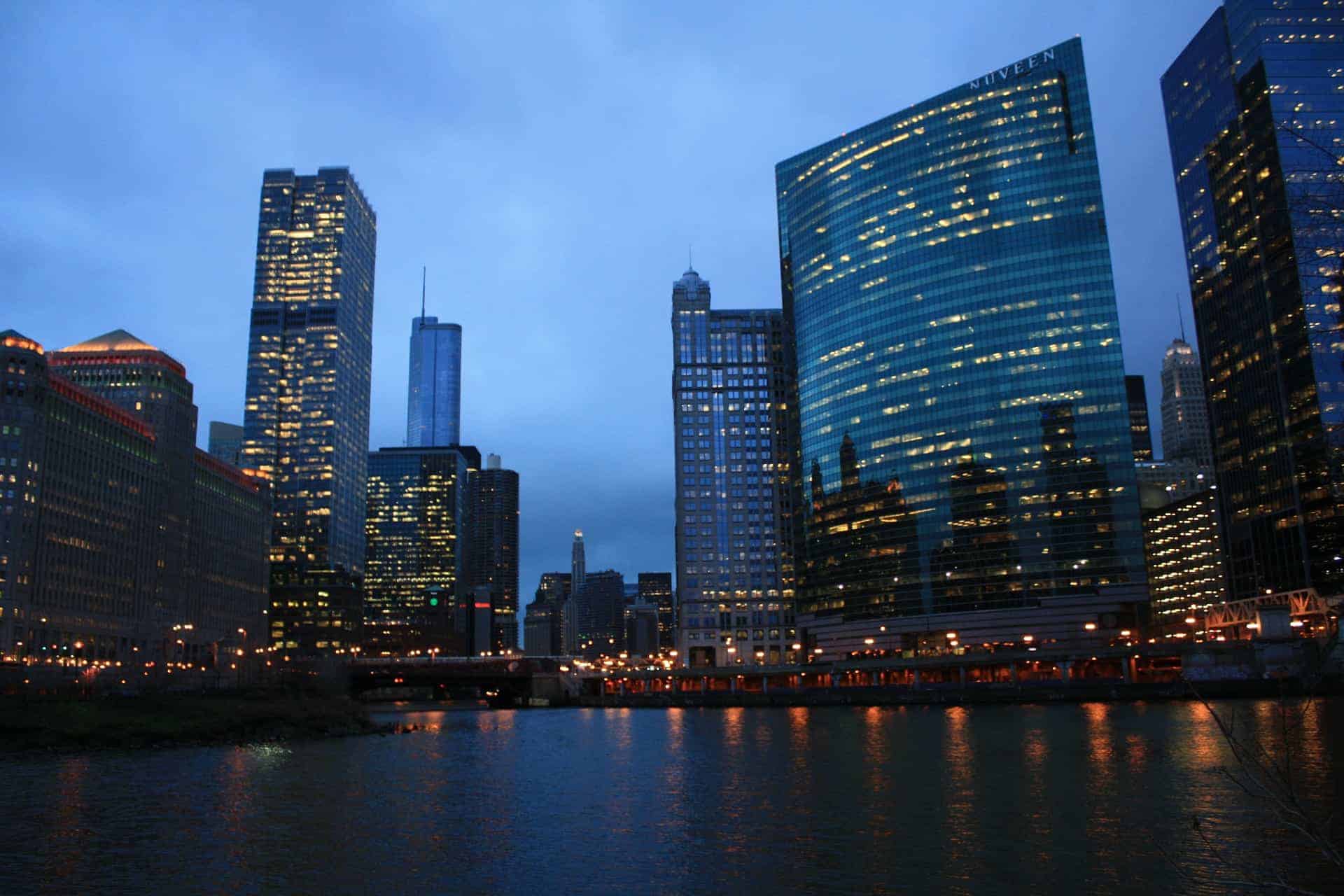Chicago-River-at-Night